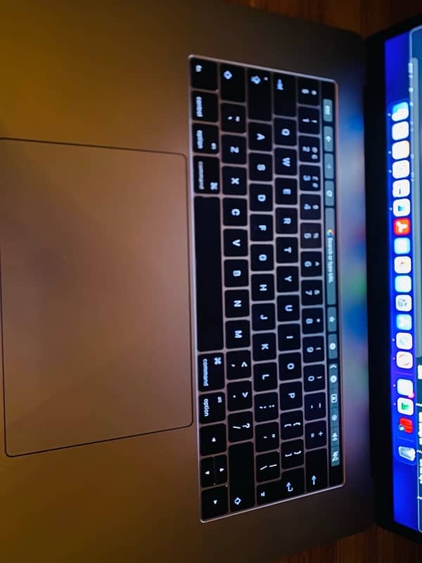 MacBook Pro 2016 15” touchbar 1