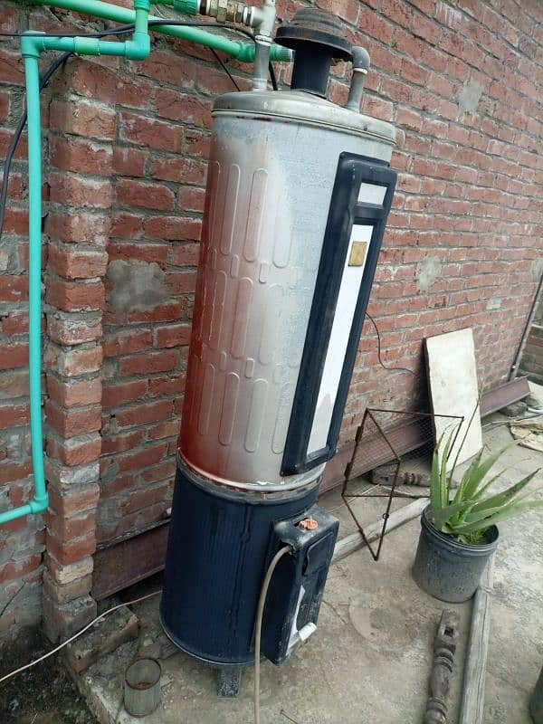 geyser bilkul good condition ha acha salta ha or both kamal ka ha 2