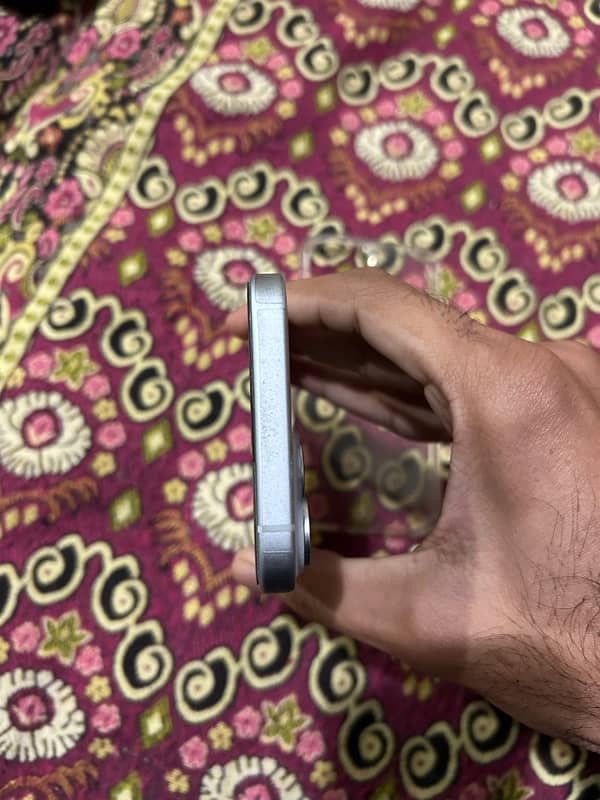 iPhone 15 128GB Non PTA 3