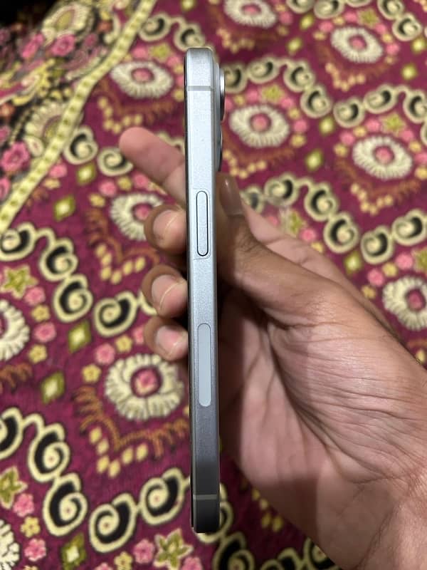 iPhone 15 128GB Non PTA 4