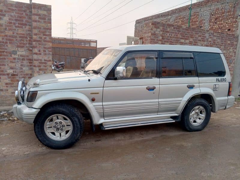 Mitsubishi Pajero 1986 0