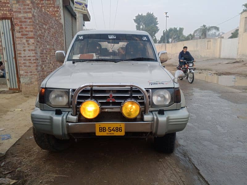 Mitsubishi Pajero 1986 2