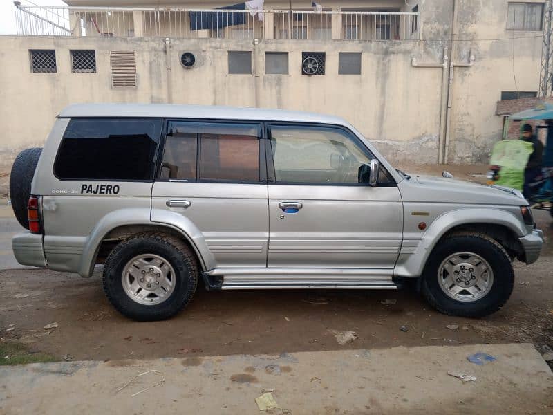 Mitsubishi Pajero 1986 3