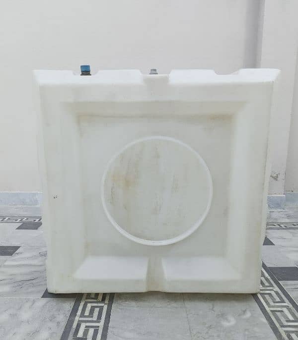 plastic water tank, 100 gallons 0