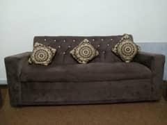 Sofa set with it's table for sale