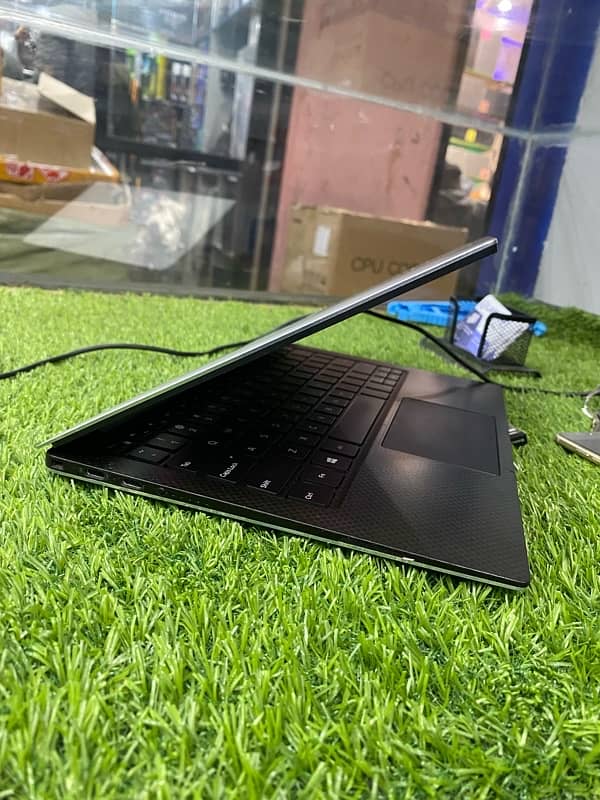 Dell XPS 8gb ram 256 nvme ssd core i5 8 generation 3