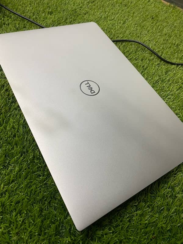 Dell XPS 8gb ram 256 nvme ssd core i5 8 generation 4