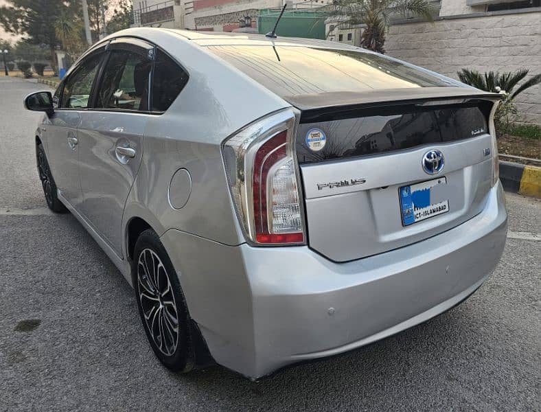 Toyota Prius 2013 4