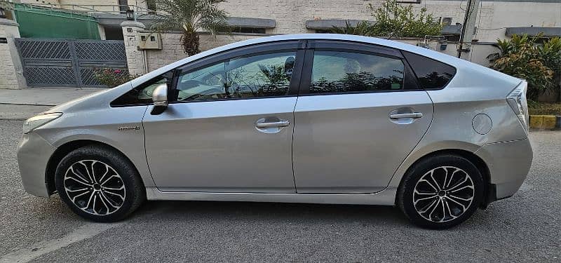 Toyota Prius 2013 6