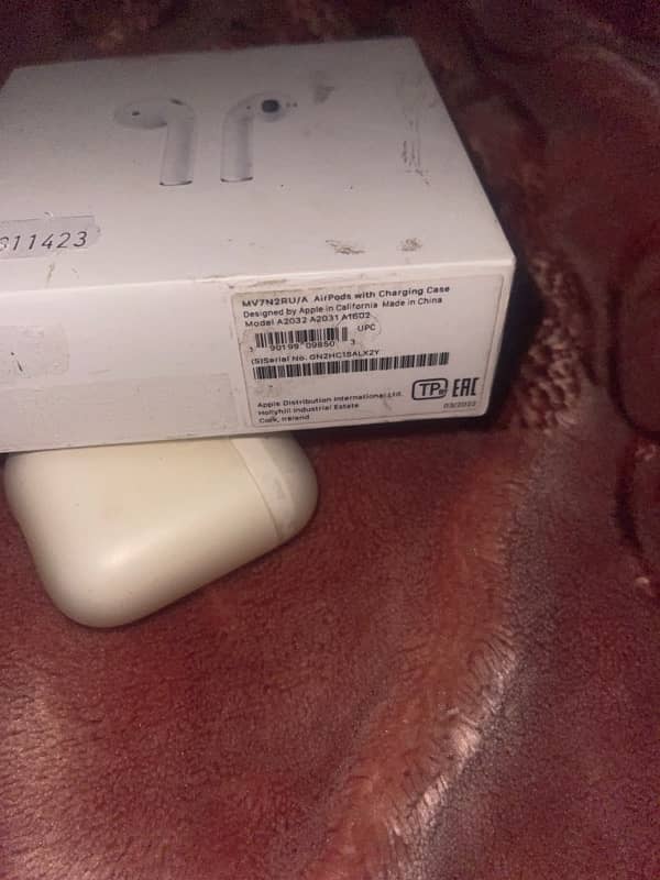 Original Apple airpods 2nd generation With full box 4