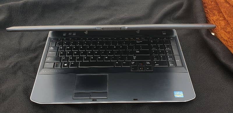 Dell E5530 2