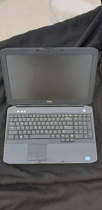 Dell E5530 9