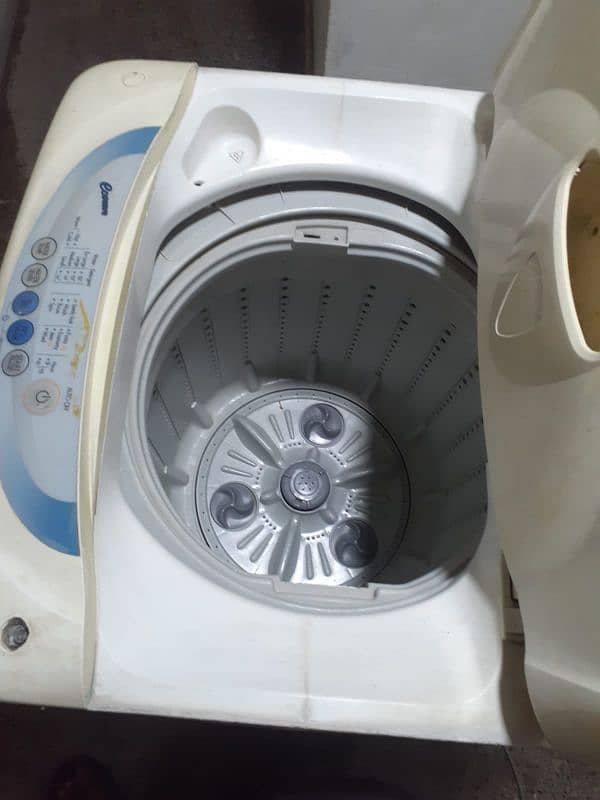 LG AUTOMATIC WASHING MACHINE 0