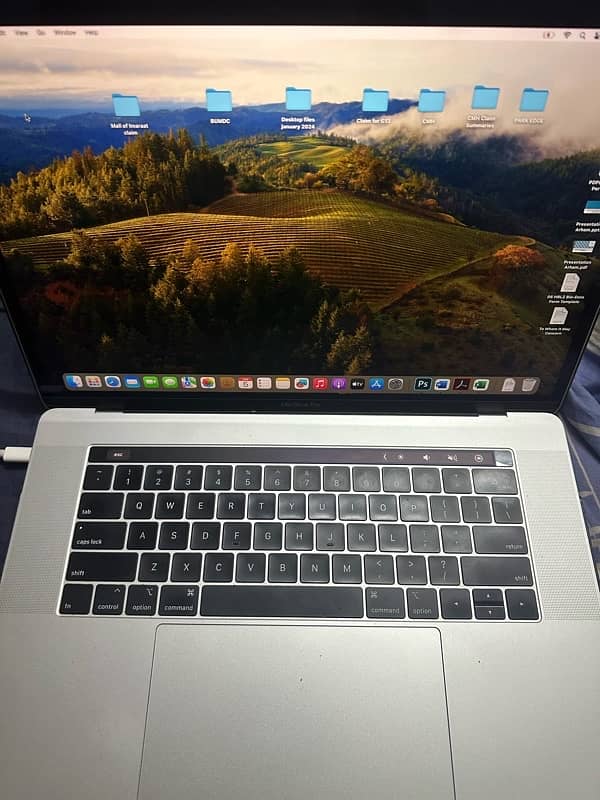 Mac book pro 2018 ( 15 inch ) 1