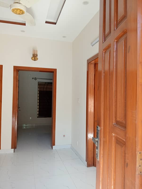 4marla 4beds like brand new house neat and clean house for rent in G 13 1 Islamabad 3