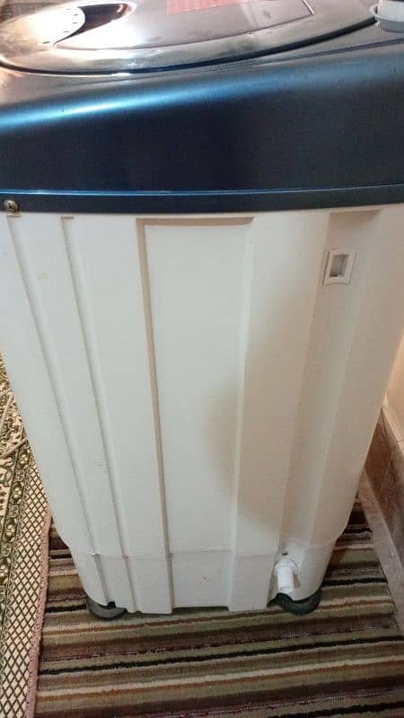 Almost New and well conditioned Dryer 3