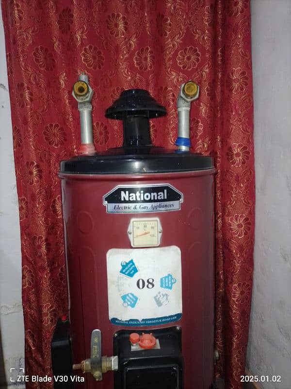 National Geyser, 25 Gallons, Dual powered 10/10 condition 2