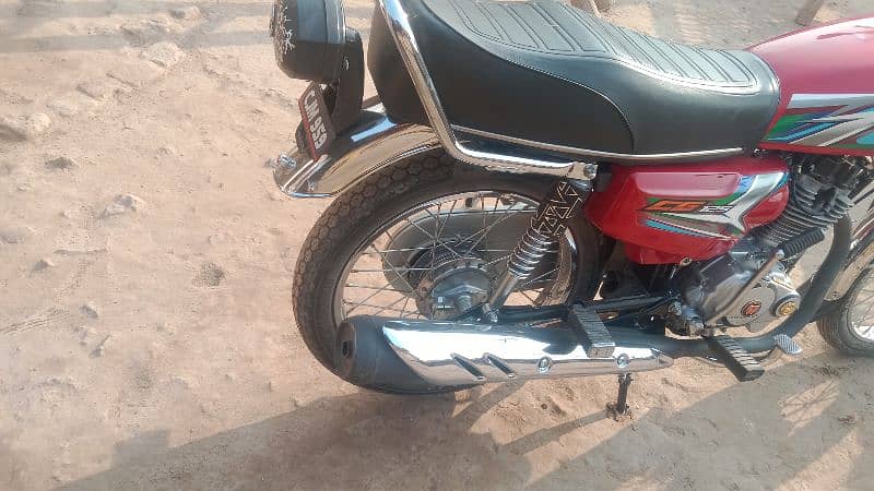 Honda 125 2023 model neet and clean condition Islamabad number 3 digit 9