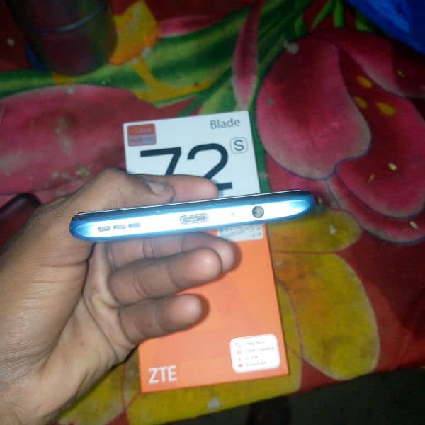 Box and Charger 4gbram128gb memory 1