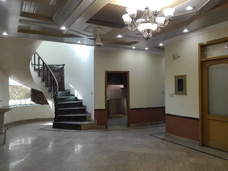 1 Kanal House In Model Town For rent 0