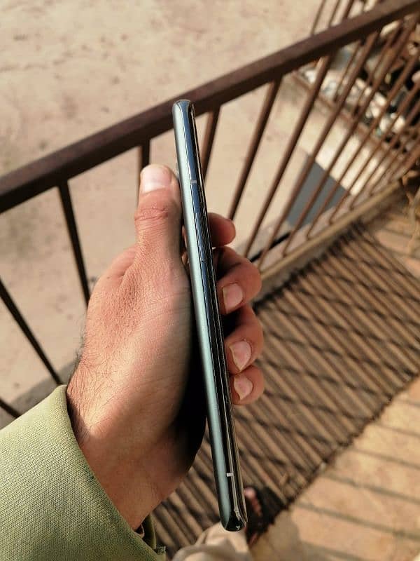 OnePlus 9 pro saaf set hai  12/256 Good condition koi Shade nhi hai 6