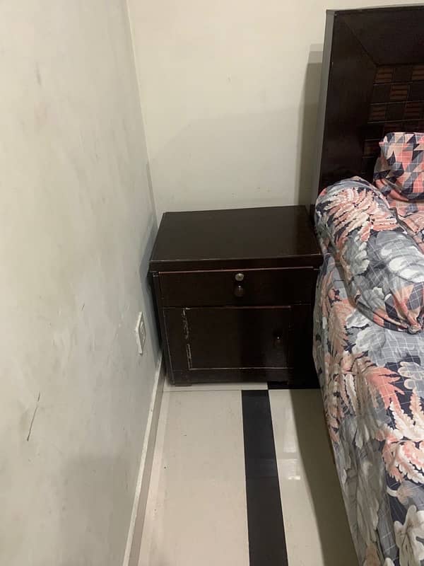 king size bed with 2 side table but without mattress 2