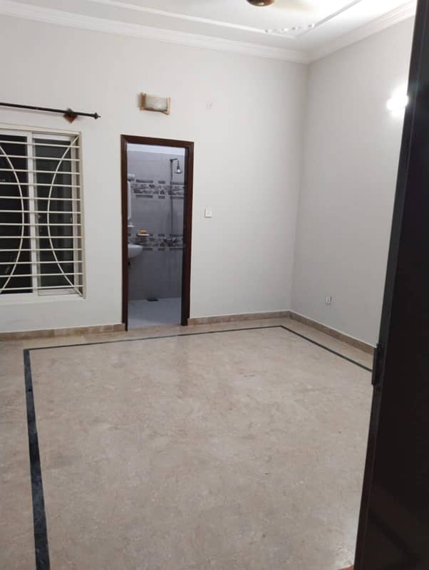 1 bed room with attach wash room kitchen for rent 2