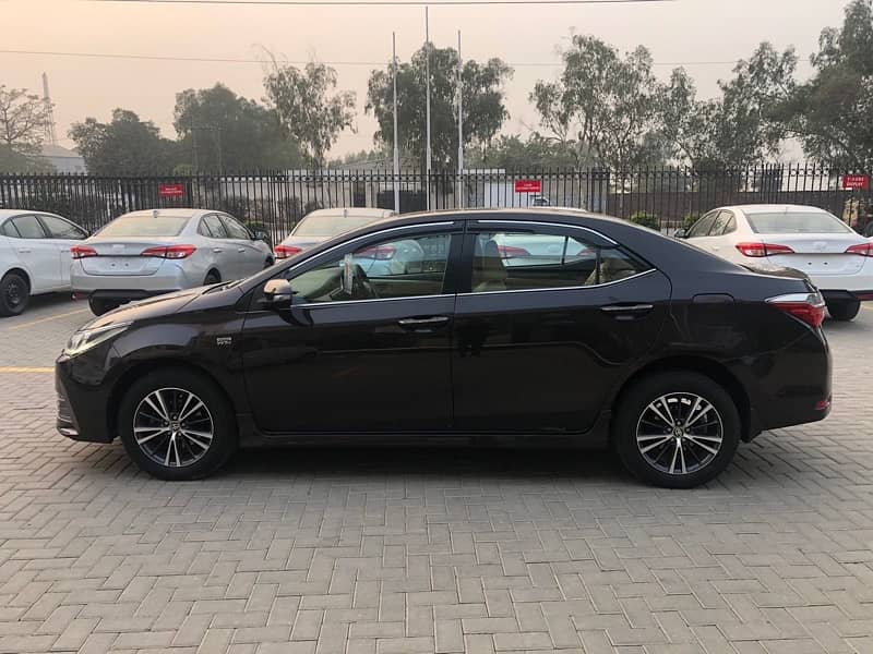 Toyota Corolla Altis 2018 Cruisetronic 1.8 3