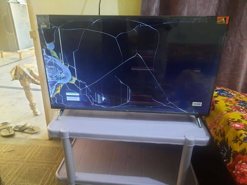 TCL 40s5400 disply panel broken . all acessries available 0