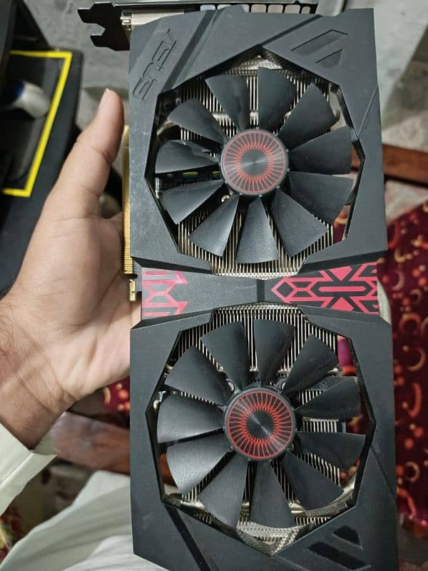 AMD RADEON R9 380    4  GB 0