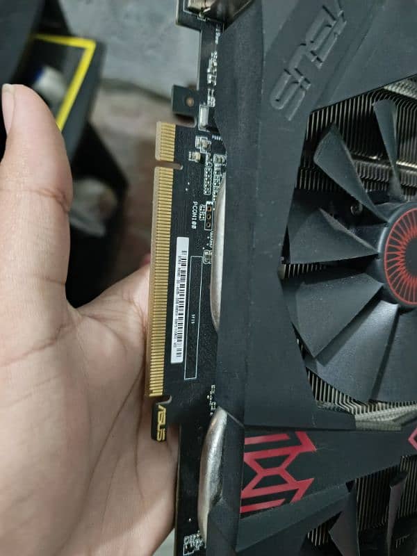 AMD RADEON R9 380    4  GB 1