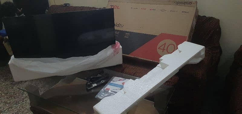 tcl 40 inches android led new condition all accessories box packing 7