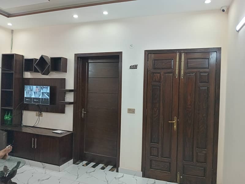 BRAND NEW ROOM FULLY FURNISHED NEAR SHAUKAT KHANUM AND UCP 10