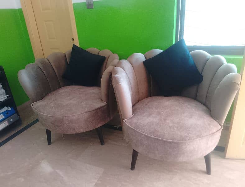 beautiful chairs new just unwrapped 1