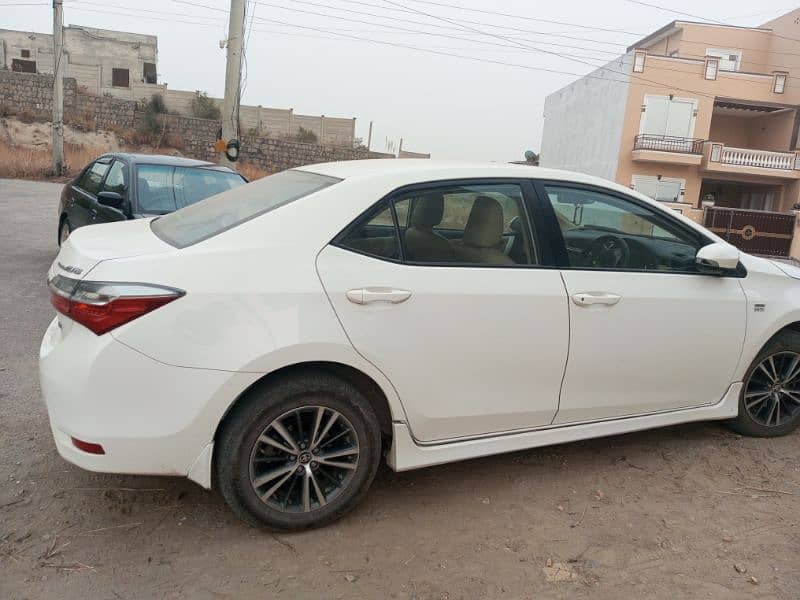 Toyota Corolla Altis 2018 4