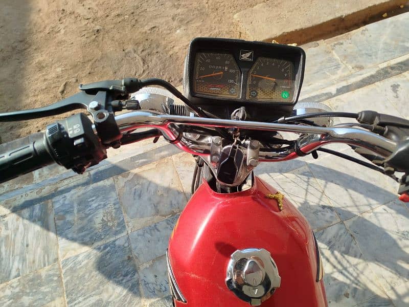 Honda 125 Gold Edition 5