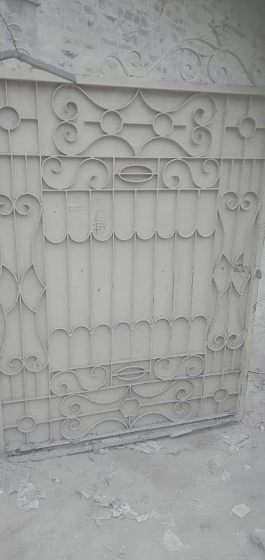 heavy duty iron gate old very strong 2