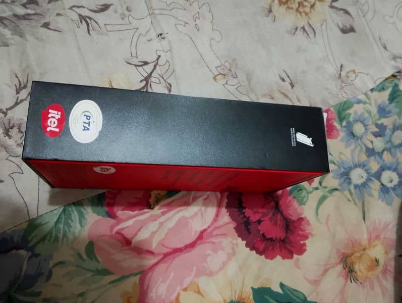 Itel s25 2 week use brand new condition 10 by 10 urgent sale 10