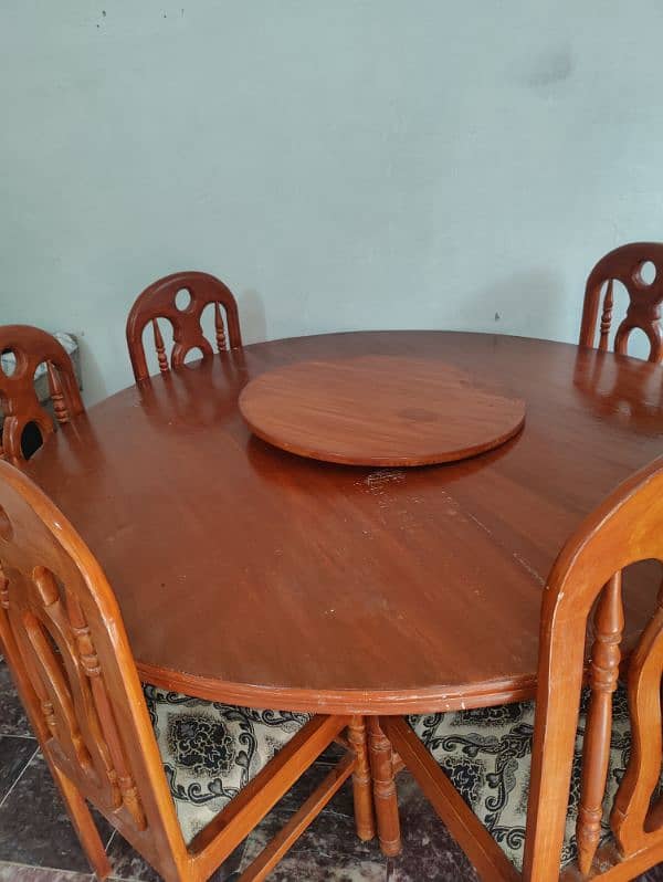 Dining table with 6 chairs sett. . 1