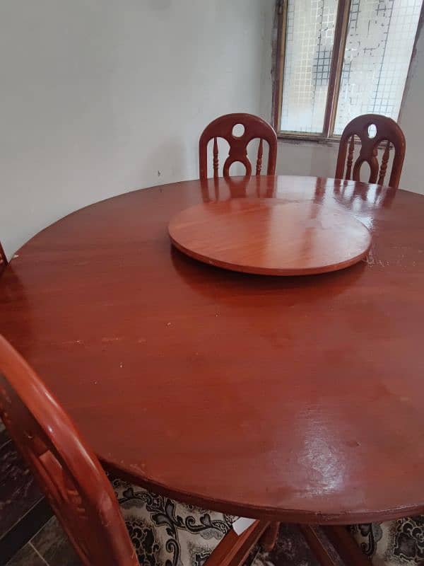 Dining table with 6 chairs sett. . 2