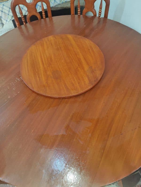 Dining table with 6 chairs sett. . 3