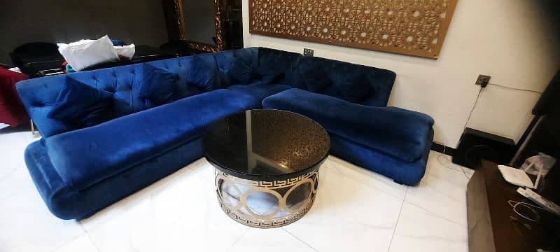 L shaped sofa + table 0