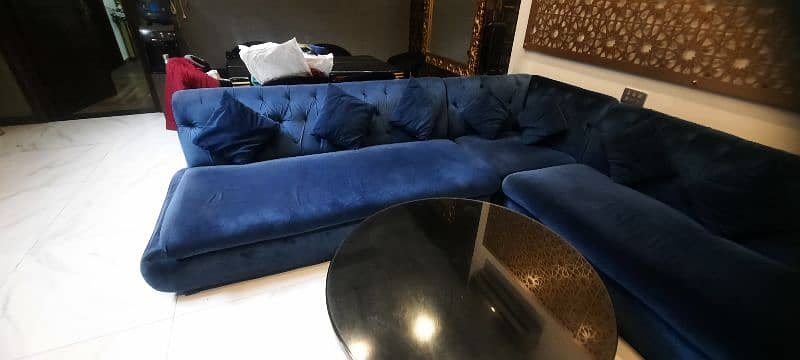 L shaped sofa + table 2