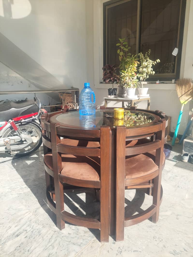 Round Dining table 4 person 0