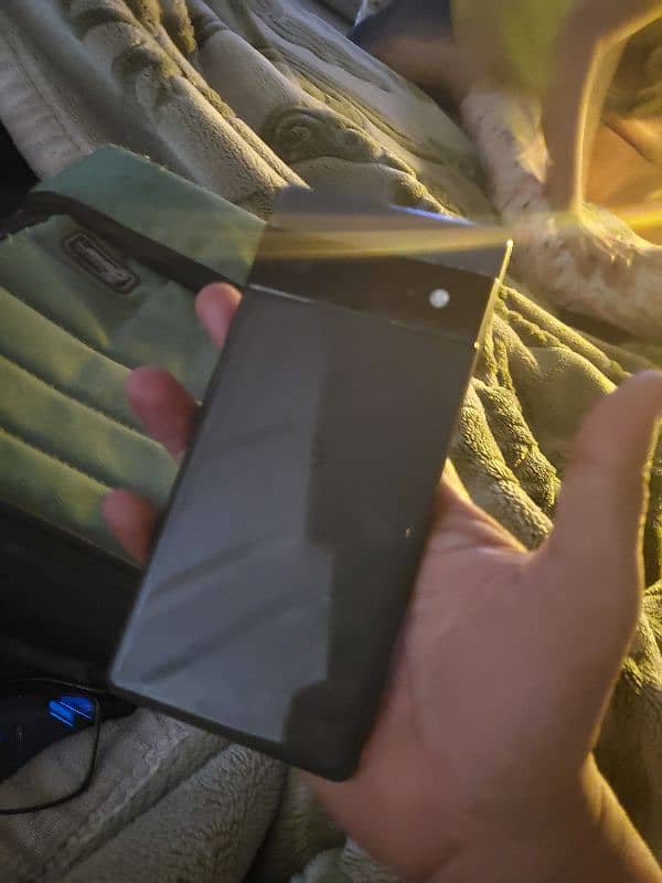 Google pixel 6pro non pta 12/128panel sirf neche sa chal raha ha thora 1