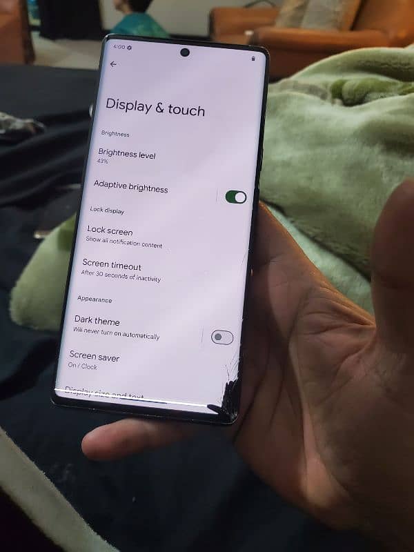 Google pixel 6pro non pta 12/128panel sirf neche sa chal raha ha thora 3