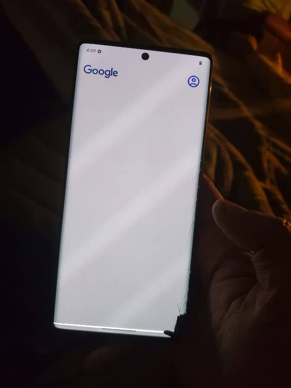 Google pixel 6pro non pta 12/128panel sirf neche sa chal raha ha thora 9