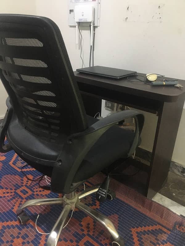 Office Chair + Table 1