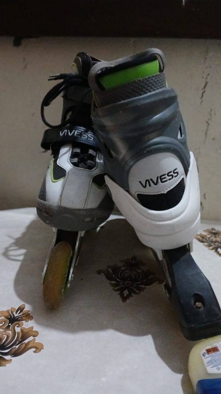 VIVESS SKATING SHOES 3