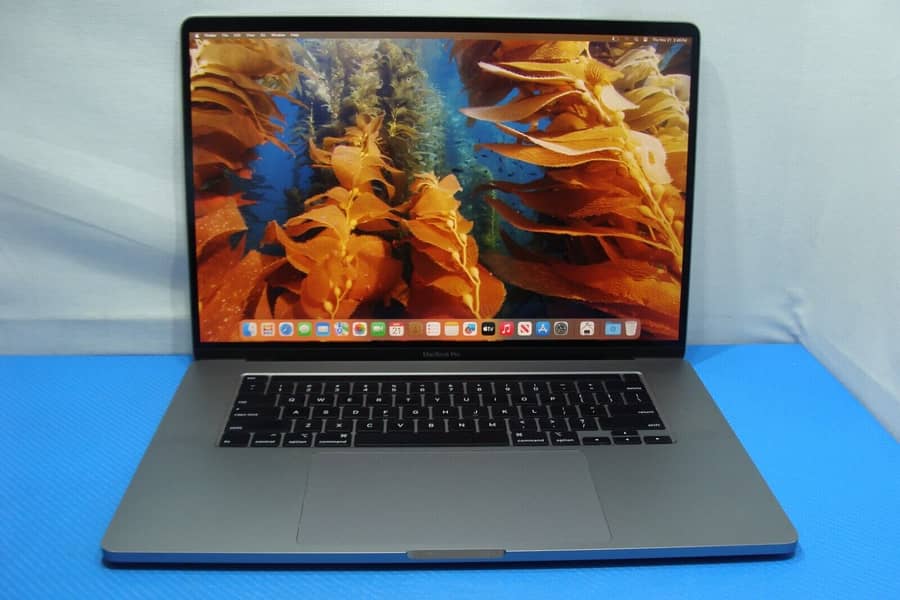 Macbook Pro 2019 i9 Lush Boxed - Total Genuine and New Condition 8